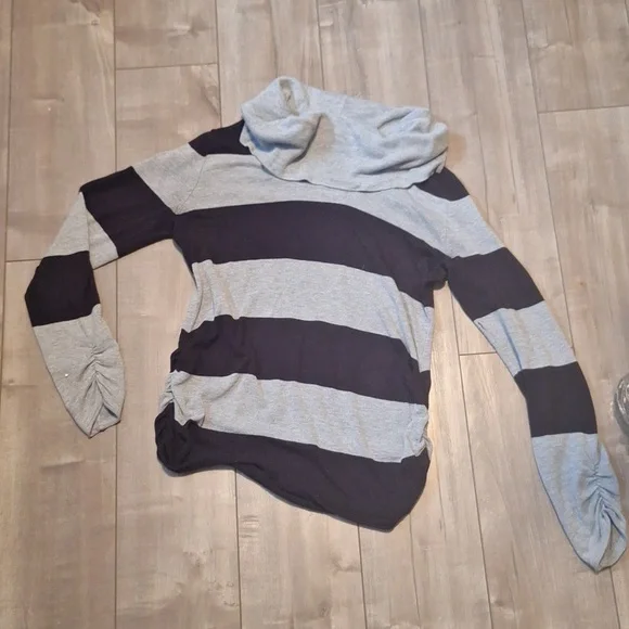 Turtle Neck - Picture 2 of 8